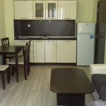 К.К.Елените, Апартамент 35 *